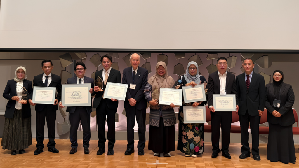 Sekolah Bisnis IPB Meraih Penghargaan ABEST21 “Good Practice Award”